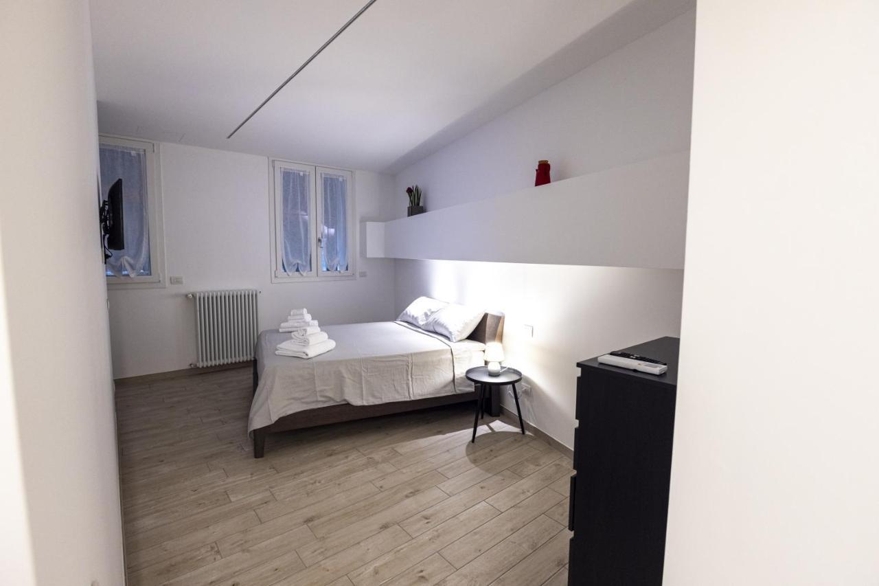 Апартаменты Loft La Sedia Rossa - Centro Storico Милан Экстерьер фото